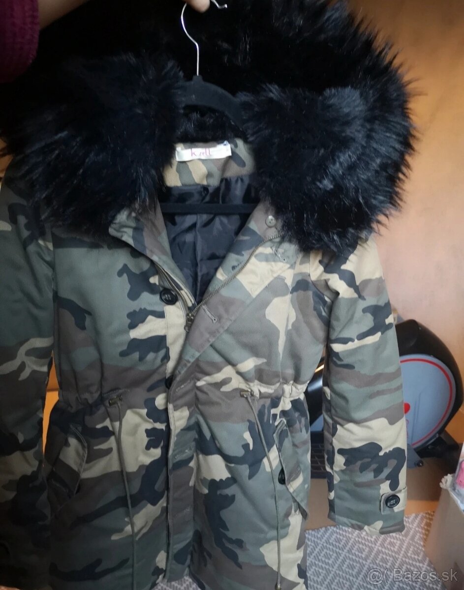 Zimná bunda s kapucňou