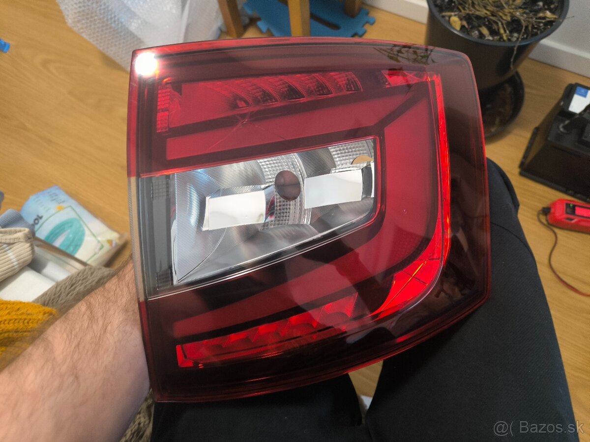 Predám zadné pravé svetlo Octavia 3 combi