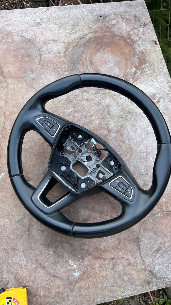 Ford Focus MK3 2017 kozeny volant