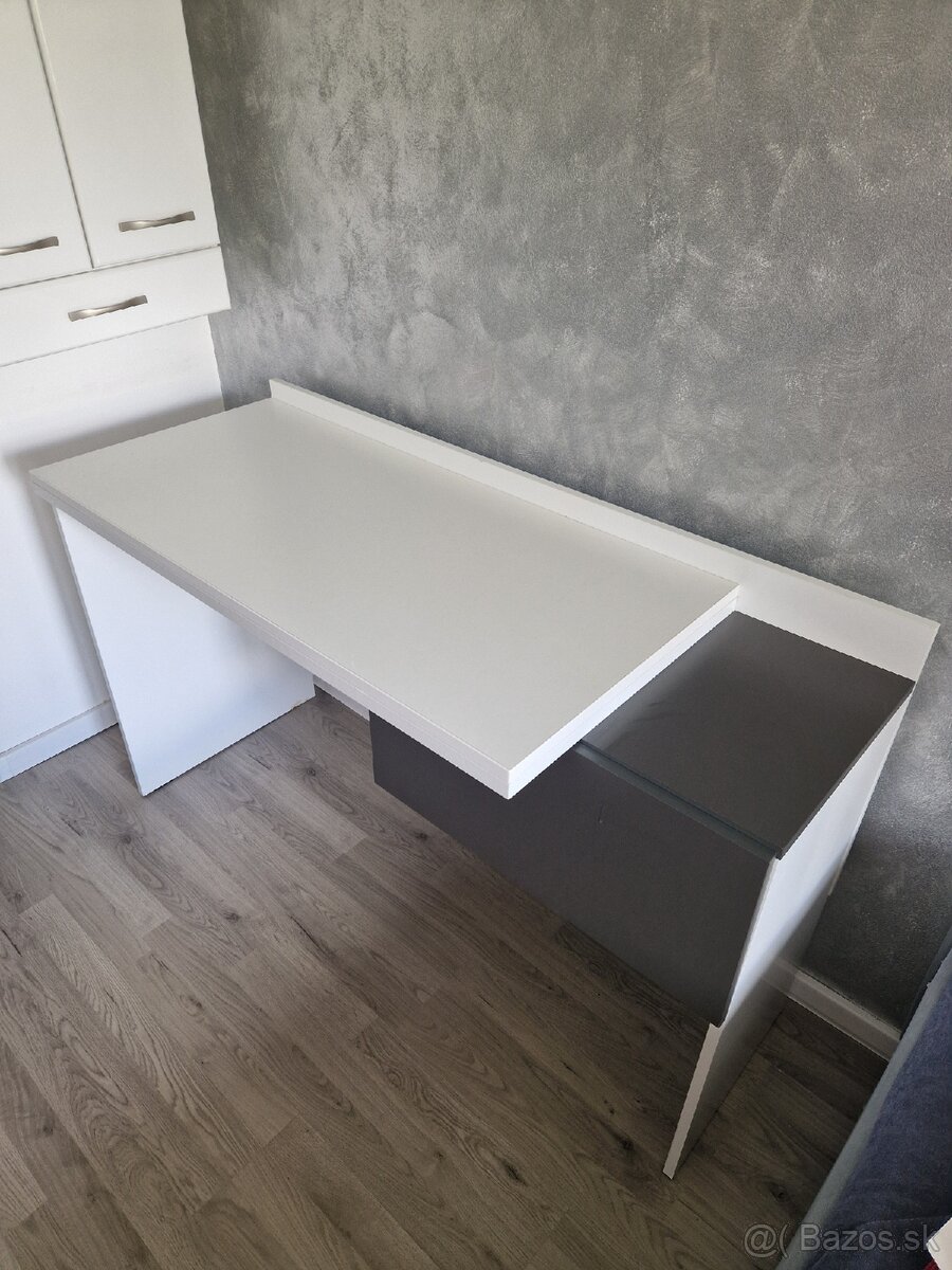 Stolík