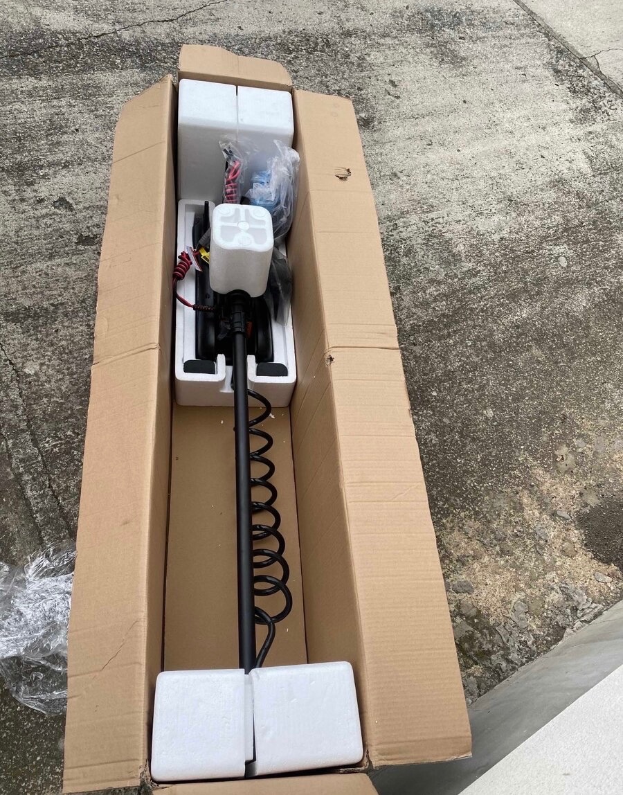 Haswing Elektromotor 55LB na dialkové ovládanie s GPS 12V