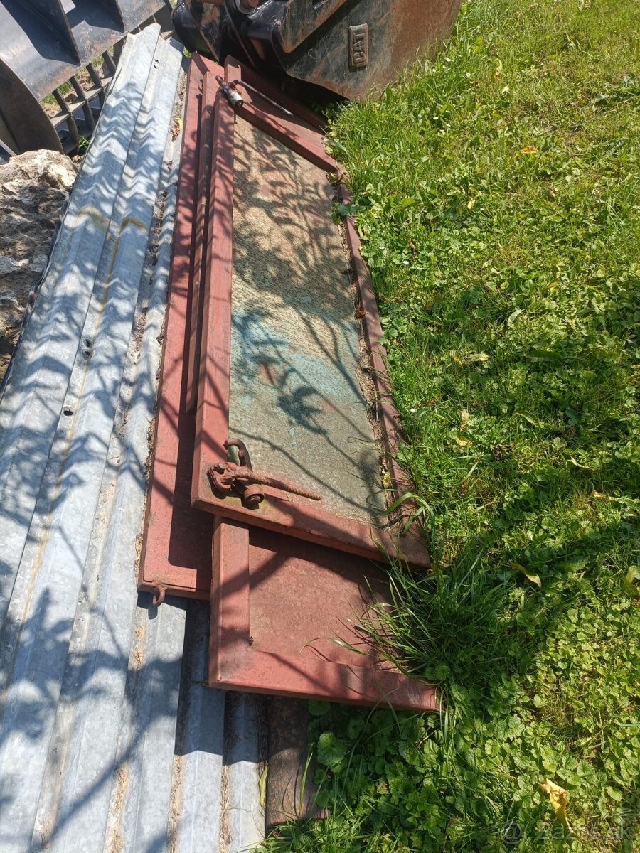 Multicar M25 bocnice na korbu