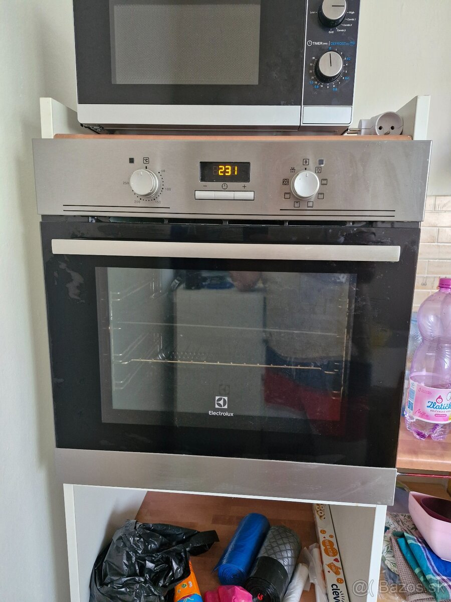 Predam vstavanu trubu elektrolux