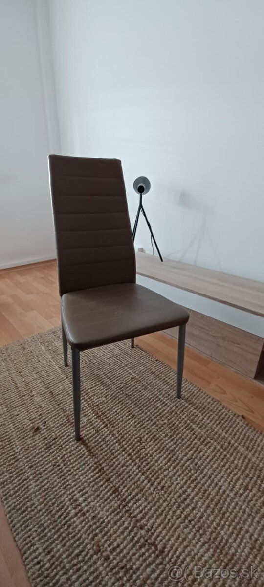 6X Hnedá kuchynská stolička z koženky