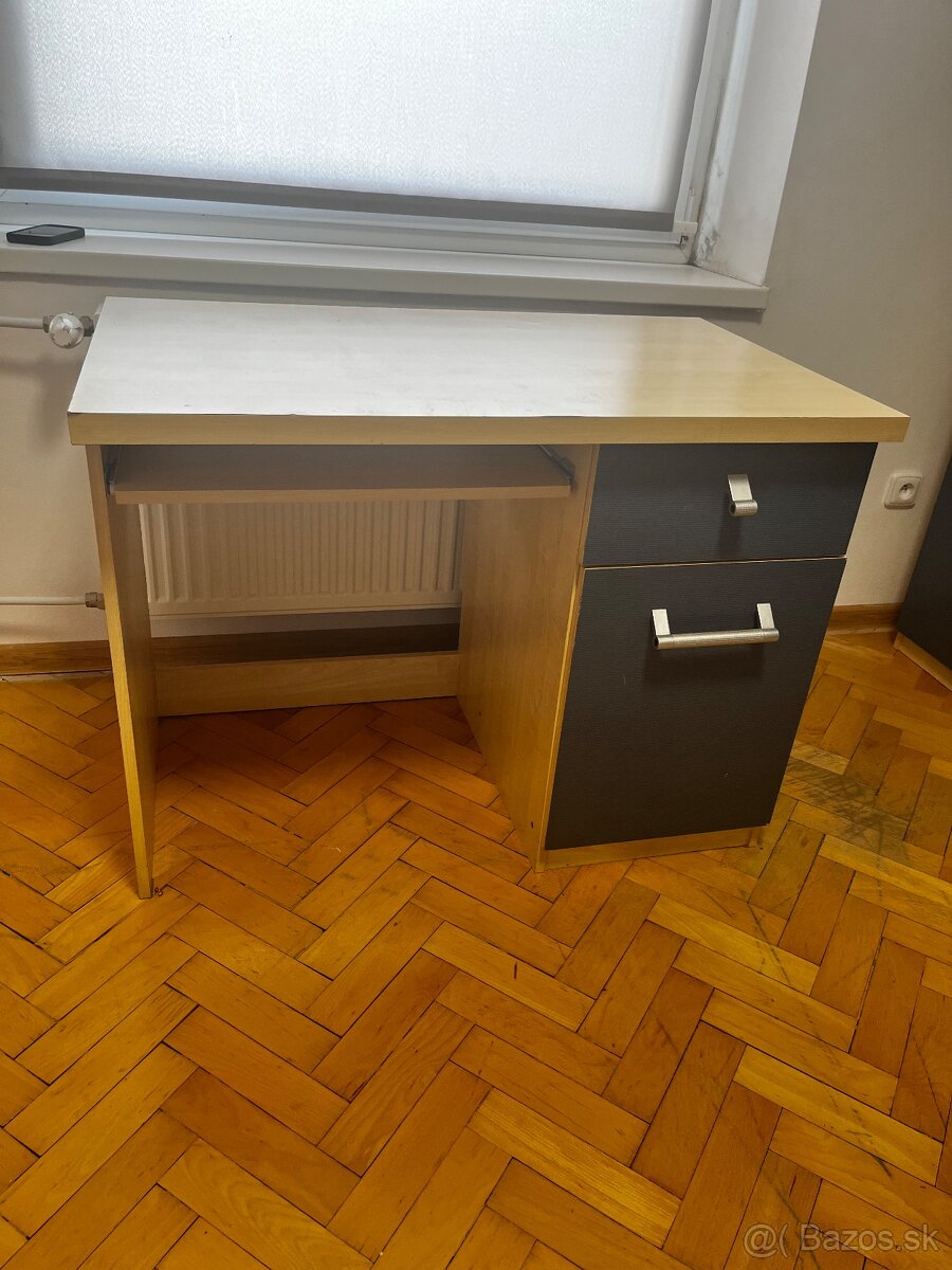 Pracovný stolík