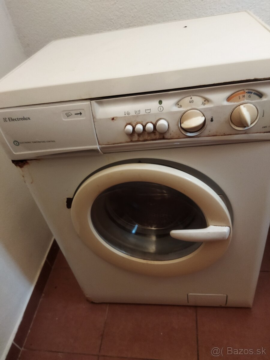 Predám automatickú práčku Elektrolux plne funkčný