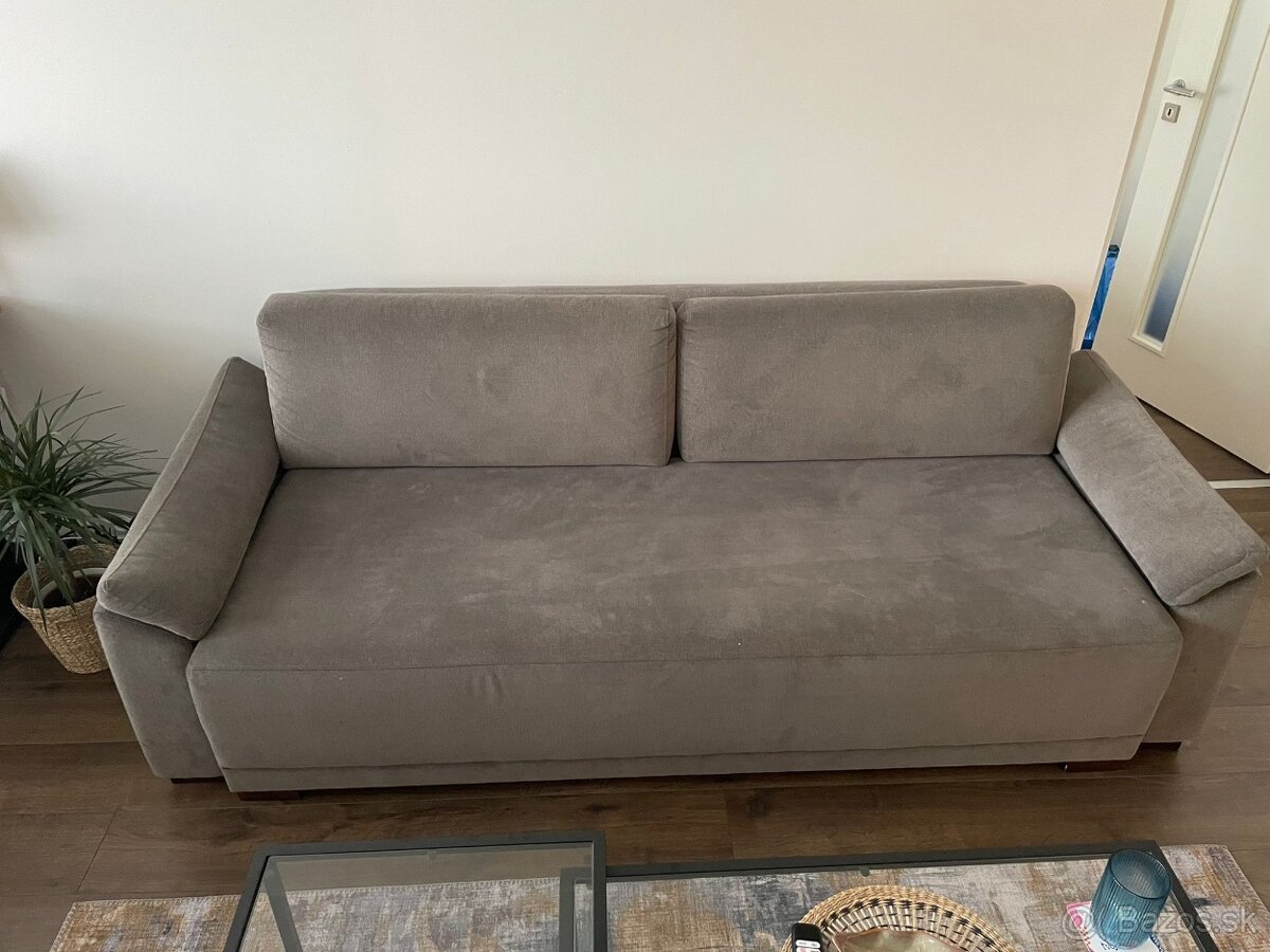 Rozkladacia sedačka s úložným priestorom