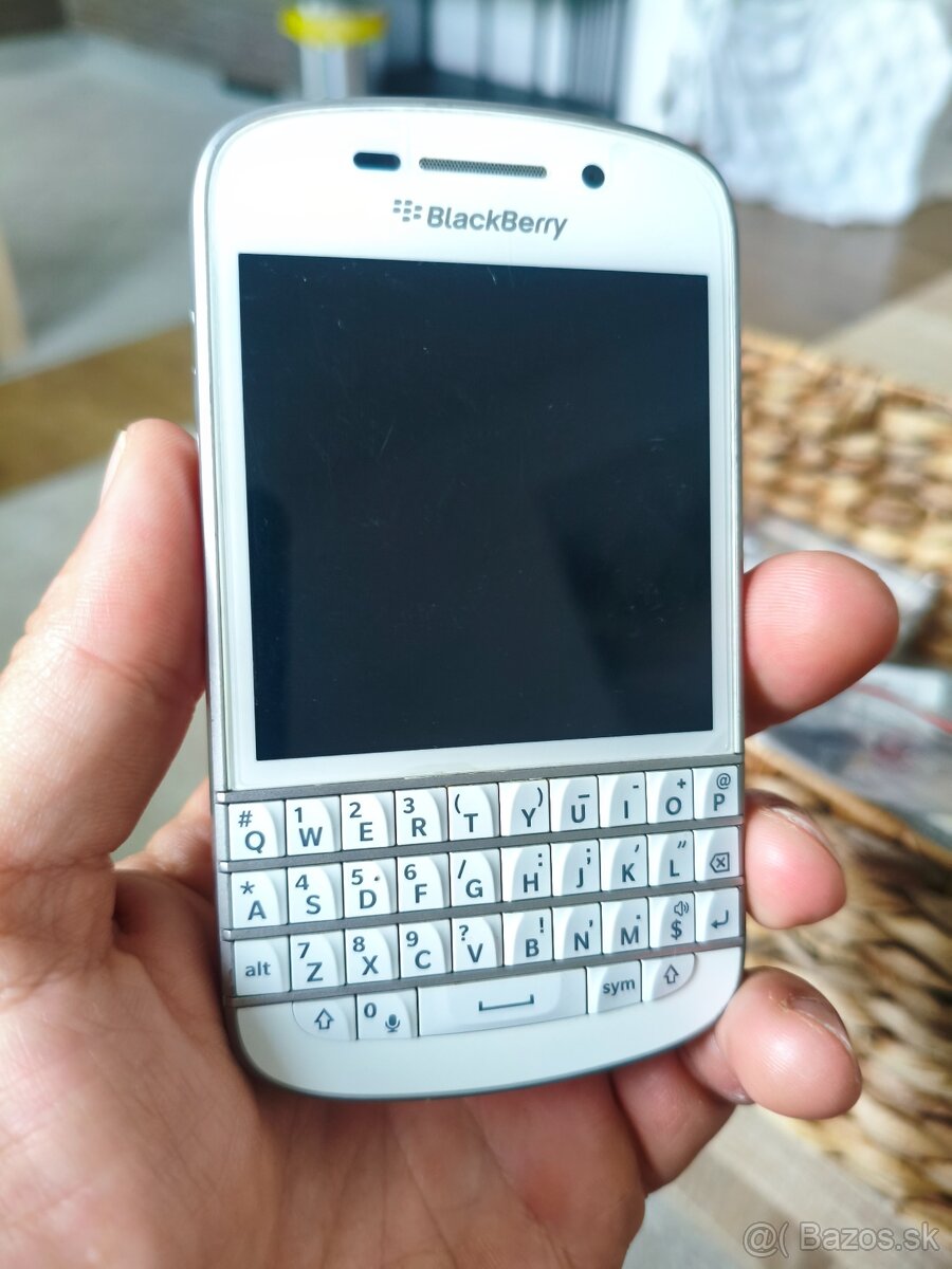 Mobilný telefón BlackBerry Q10 16gb RFN81UW