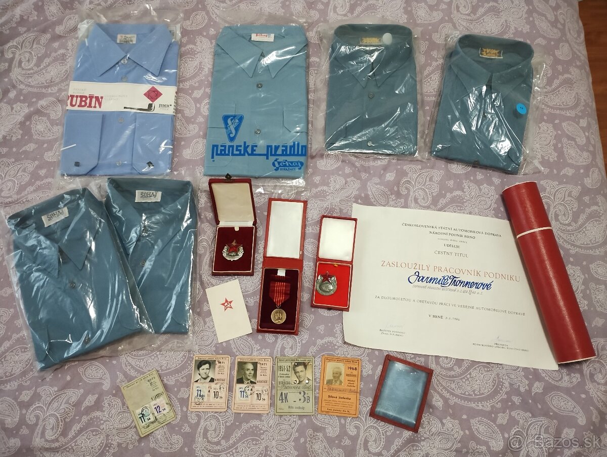 RETRO košile ČSAD s visačkami a odznakmi-nález z půdy