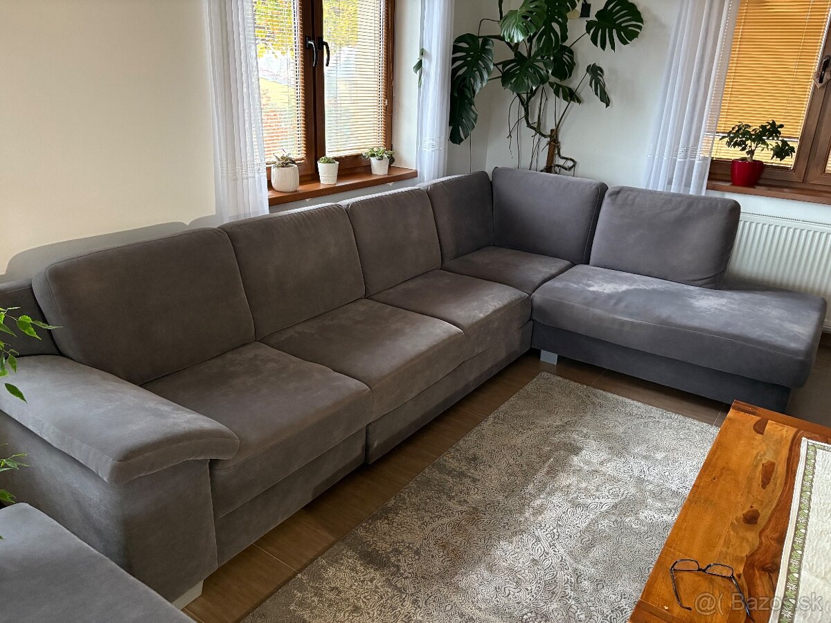 Rohova sedacka s taburetkou