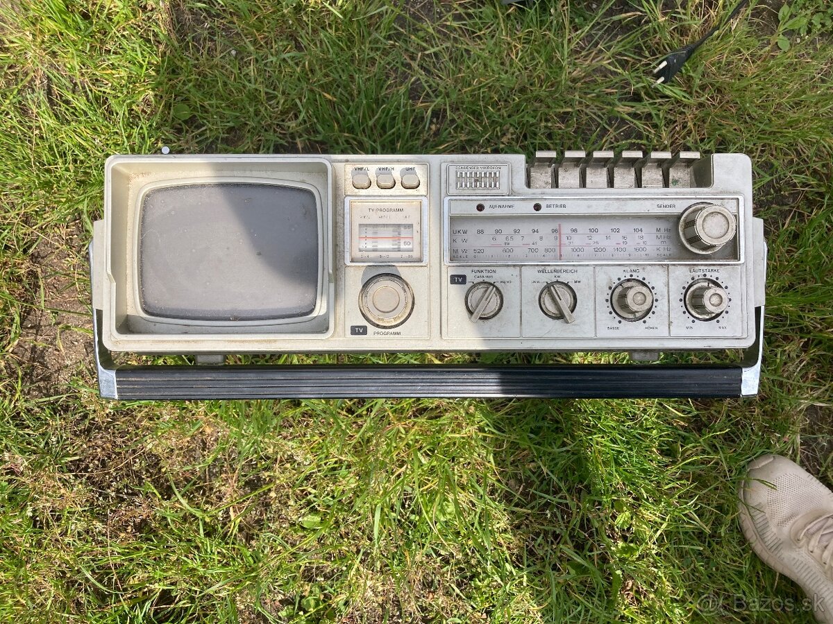 Rádio kazetofon rezervované