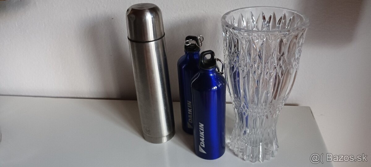 Kryštálová váza, fľaše spolu len 5 euro