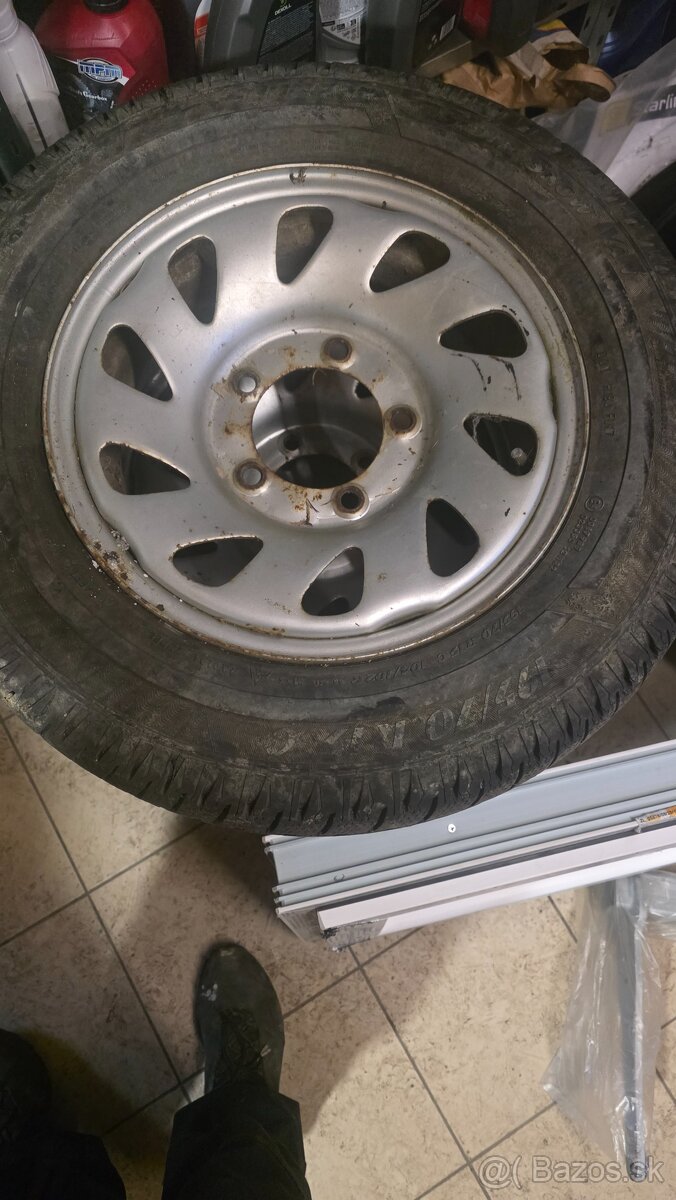 Disky plus nove pneu lada niva