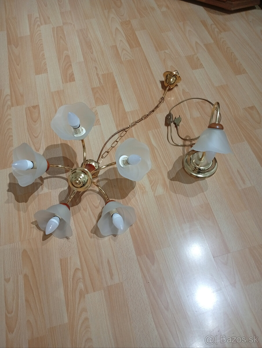 5-ramenný luster + stolová lampa