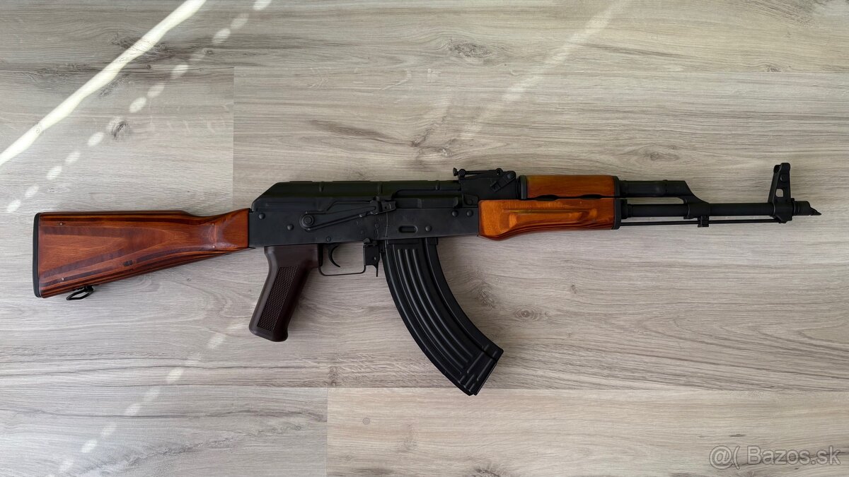 AKM od LCT