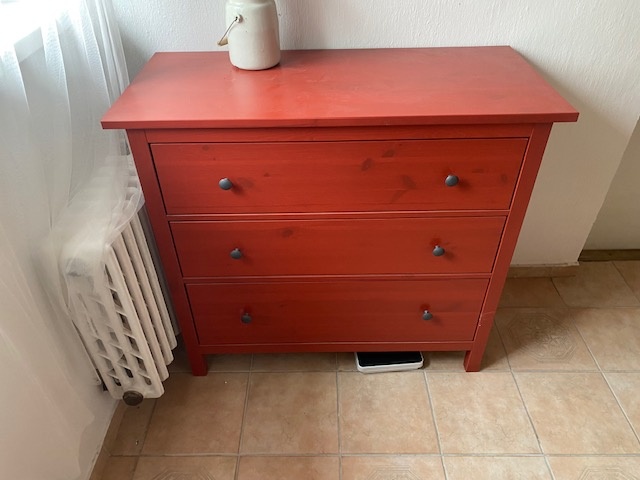 Ikea komoda cervena