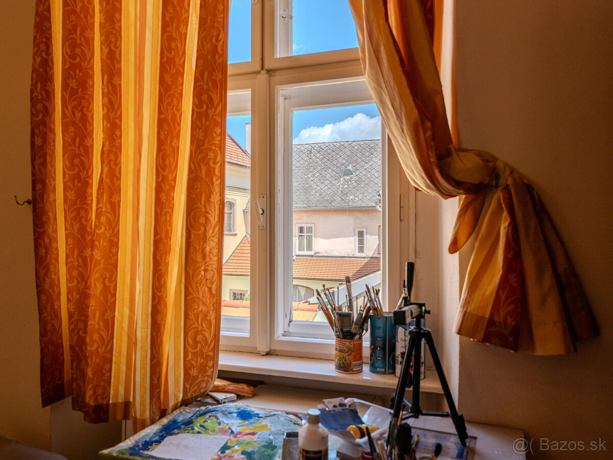 IBA U NÁS 2 izbový staromestský byt so súkromným parkovaním