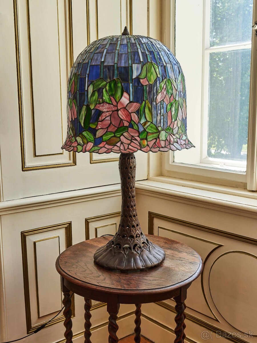 Tiffany stolní lampa s vitrážovým stínidlem – výška 84 cm