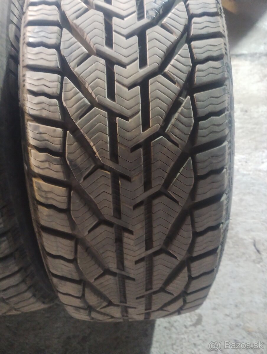 Pneu  235/55R17