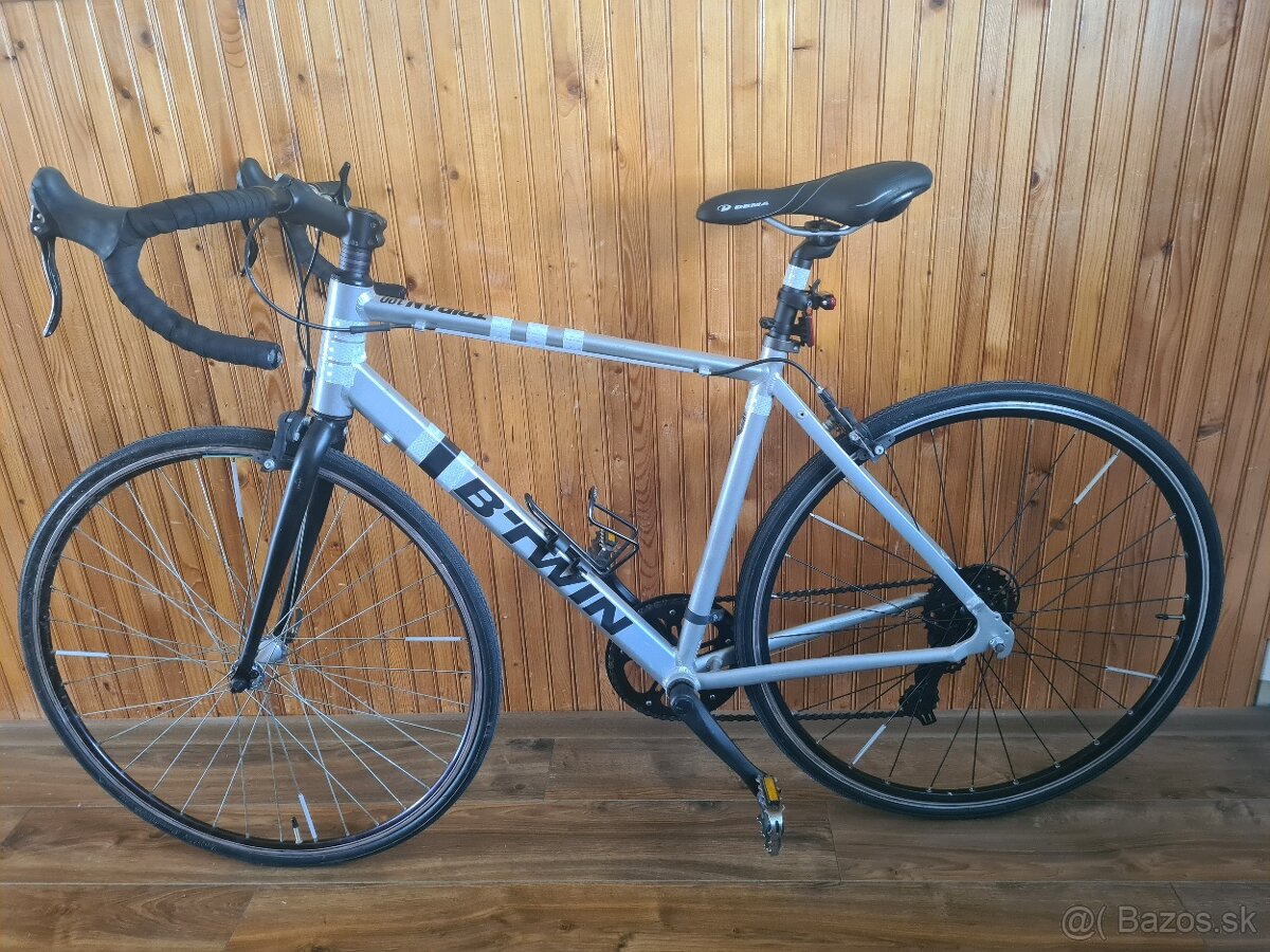 Cestný bicykel TRIBAN 100