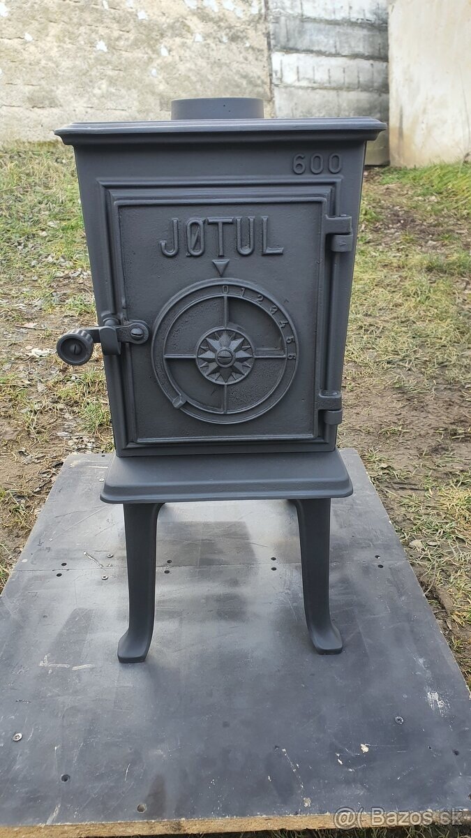 Liatinové kachle Jotul F 600 N čierný lak