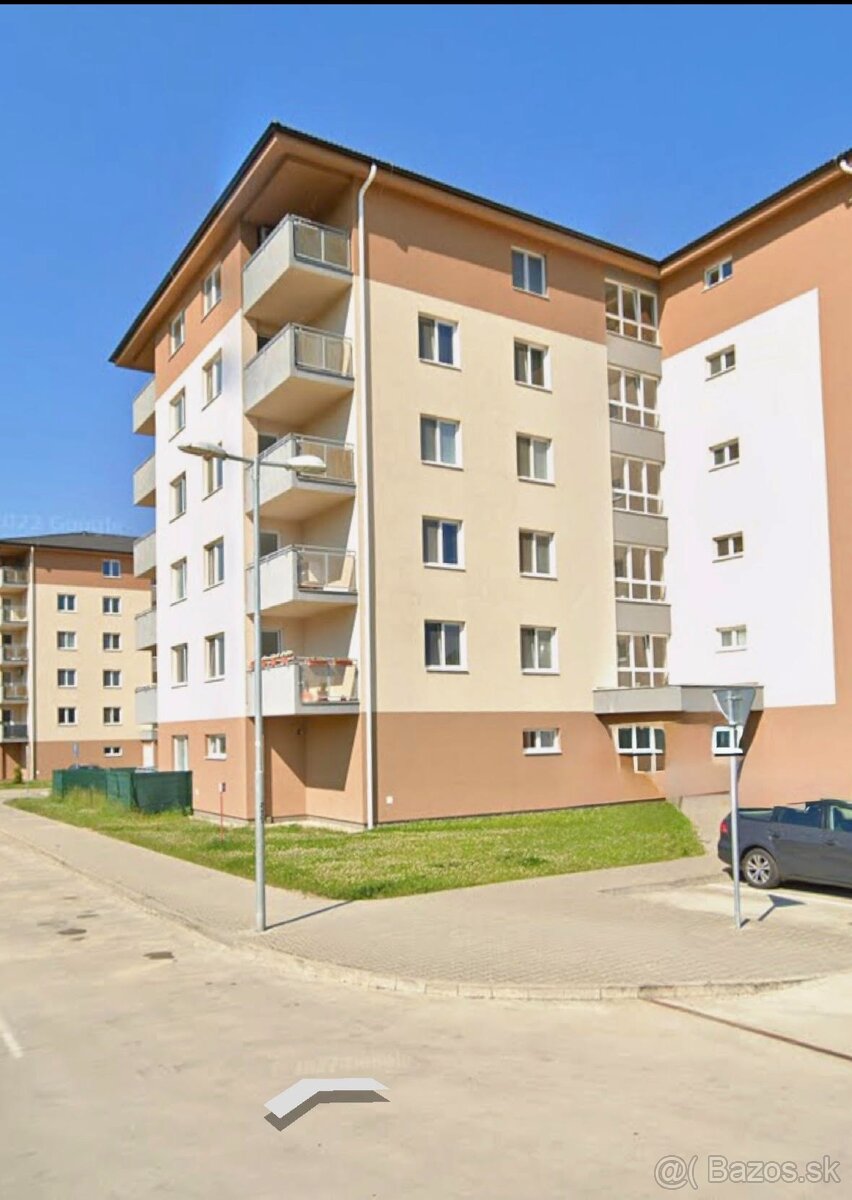 Na prenájom 3 izbový byt s terasou