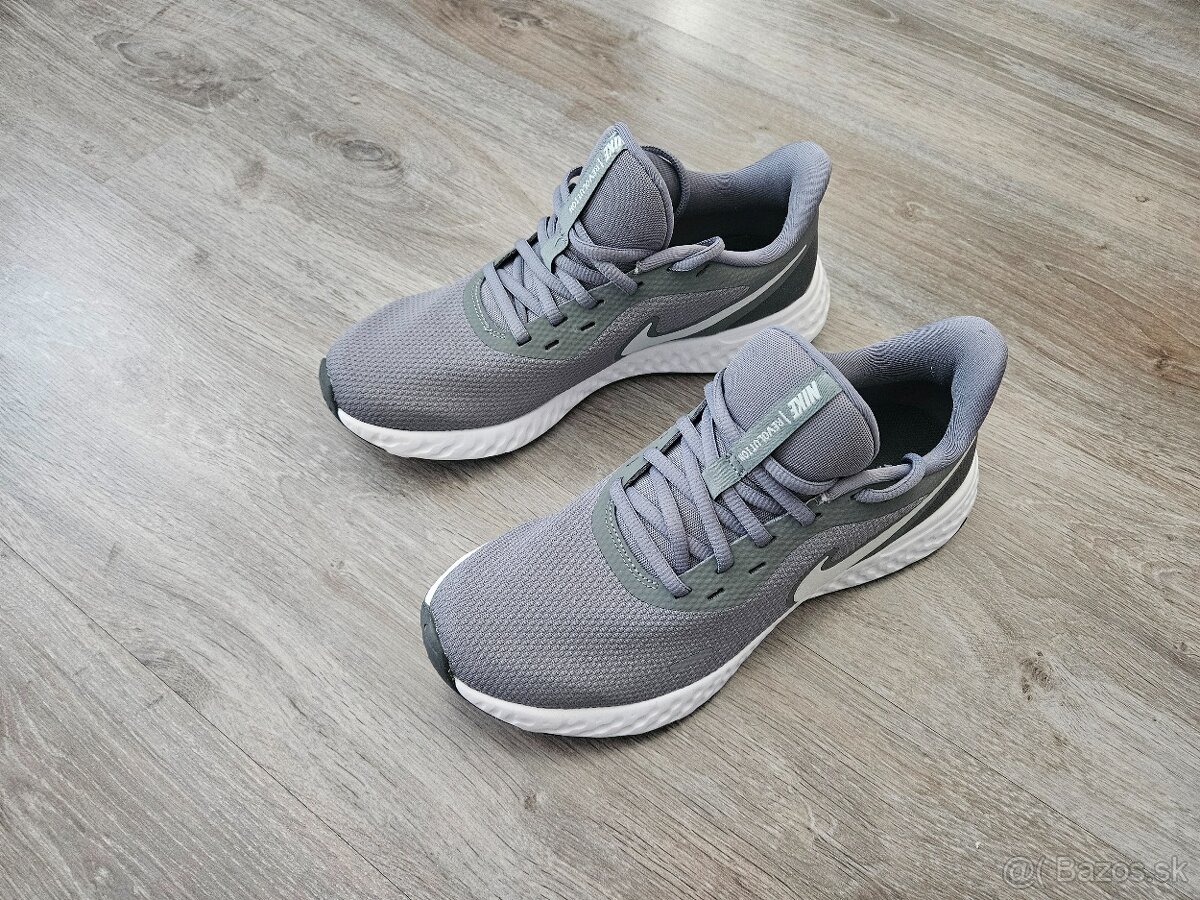 Nike Performance Revolution 5 42.5