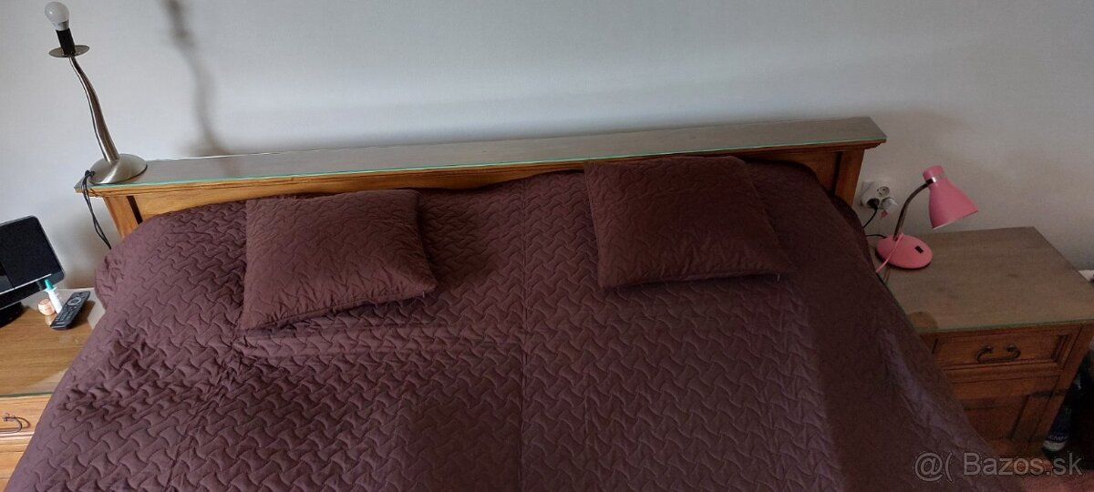 Tmavohnedý prehoz na posteľ + 2 obliečky na vankúš