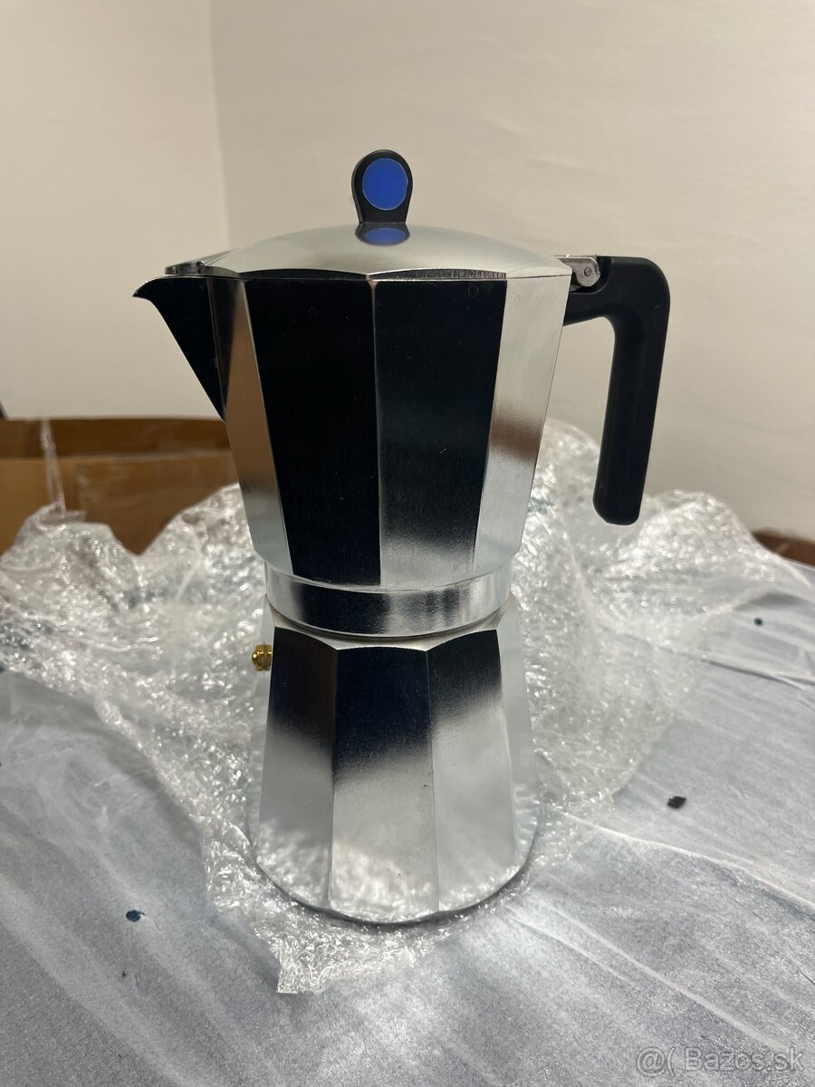 Hliníková moka kanvica – klasický kávovar na 6 šálok