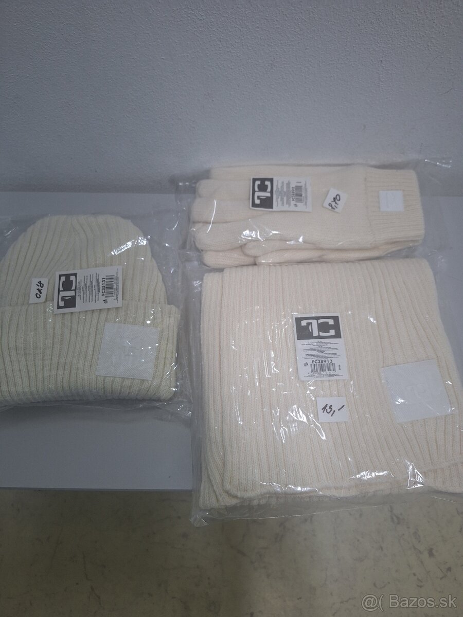 Set, čiapka, šal, rukavice