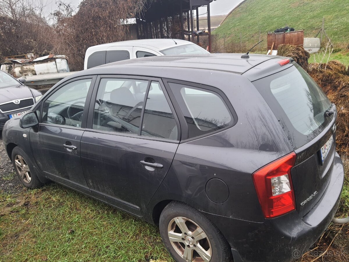 KIA Carens 2009 na súčiastky
