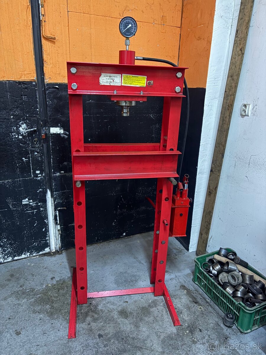 Hydraulický lis 30t