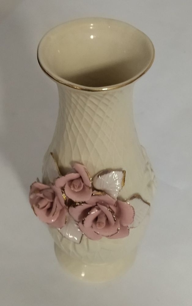 Porcelánová vázička s ružičkami, krémová