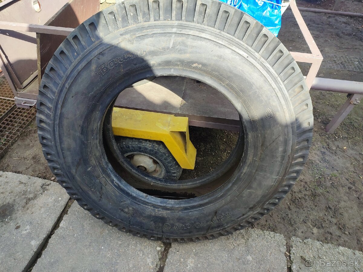 Predám pneumatiku na PV3S. barum 8.25 20