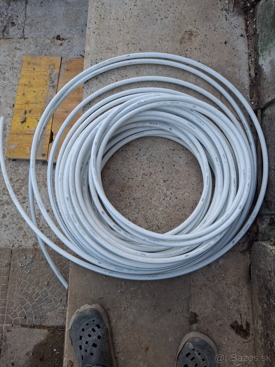 Uponor trubka na podlahové kurenie