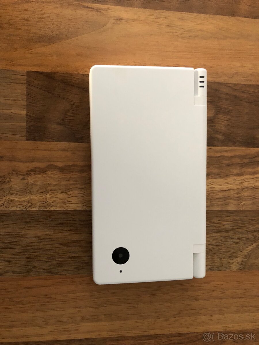 Nintendo DSI takmer nepoužívané + R4 karta + 32 gb sd karta