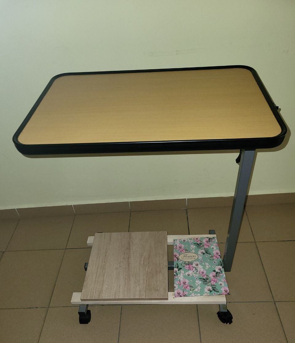 STOLÍK SERVÍROVACÍ