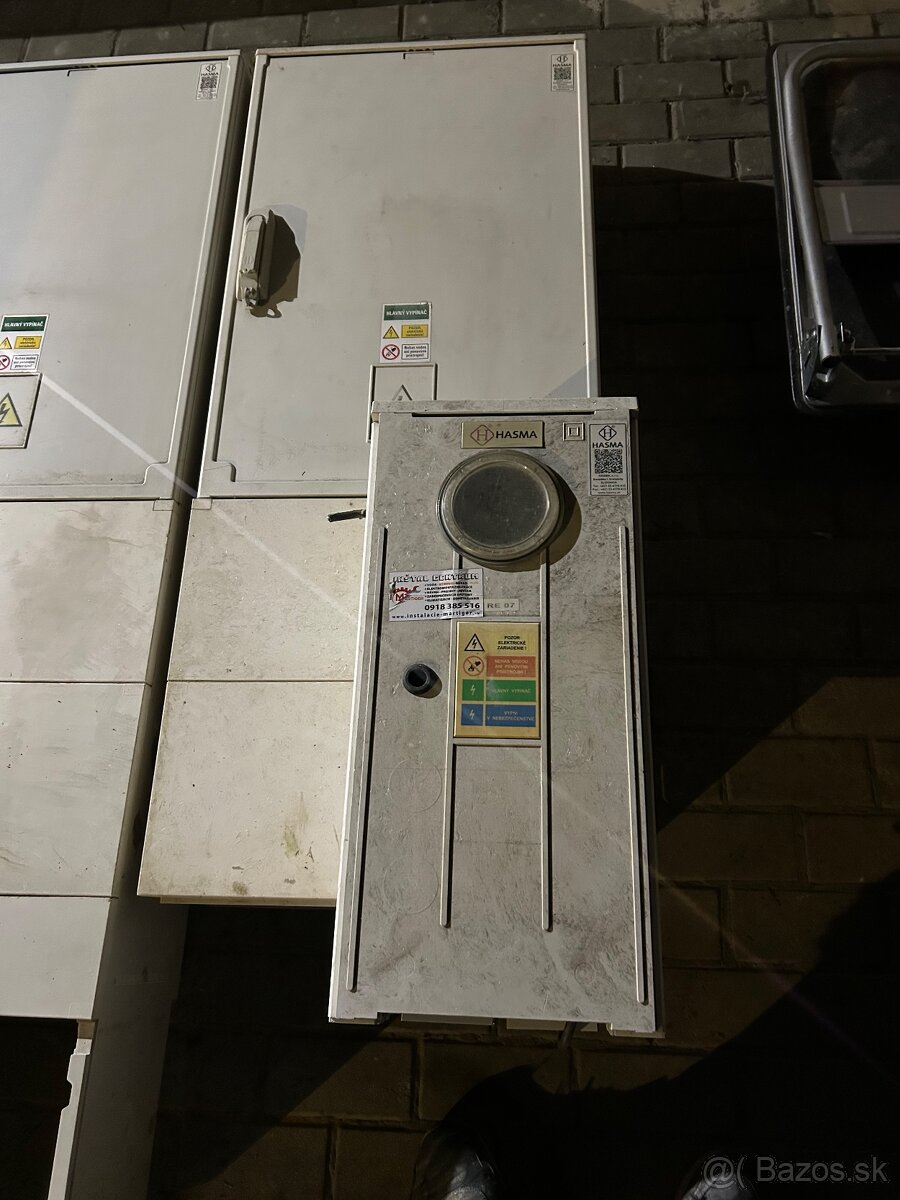 Elektromerny rozvadzac a skriňa