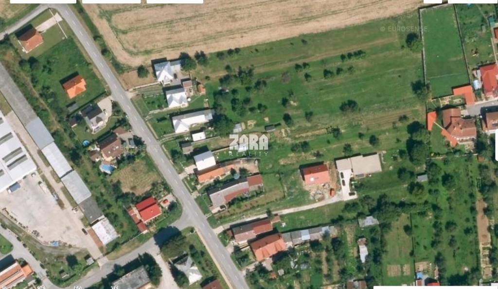 Rozhanovce pozemok s výmerou 3091 m². Vhodný pre 1-až 3 do