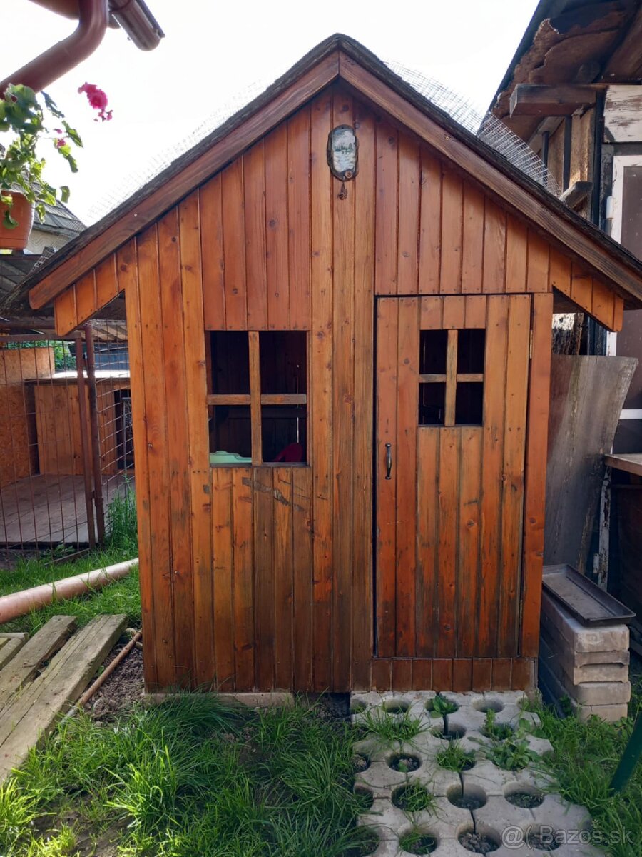 Detský domček na hranie.