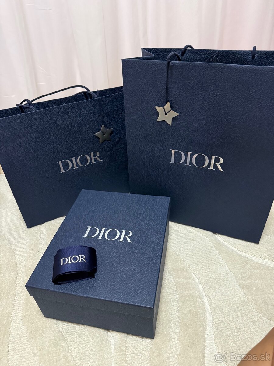 Dior modré tašky a krabice