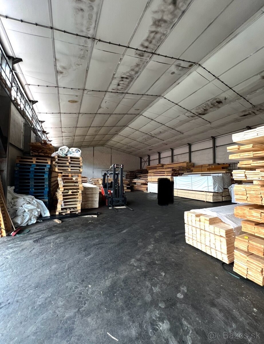 Areál so skladmi, dielňami a domom Liptovský Hrádok 2600 m²