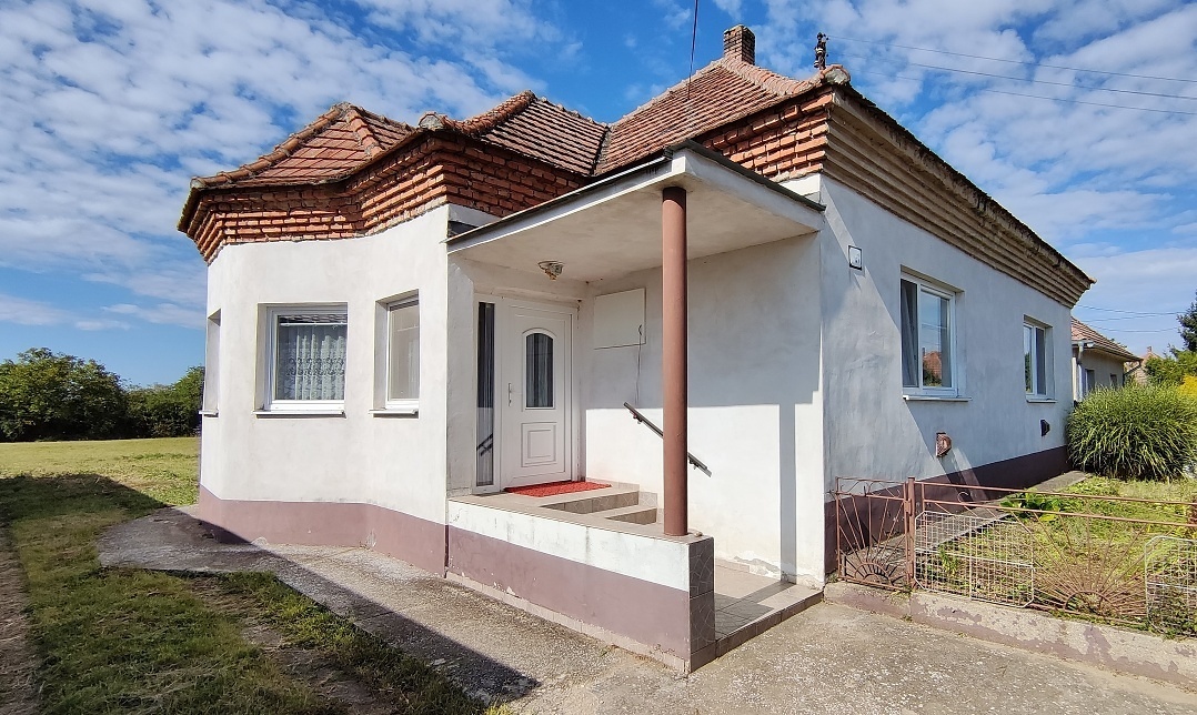 PREDAJ - RODINNÝ DOM S KRÁSNYM POZEMKOM