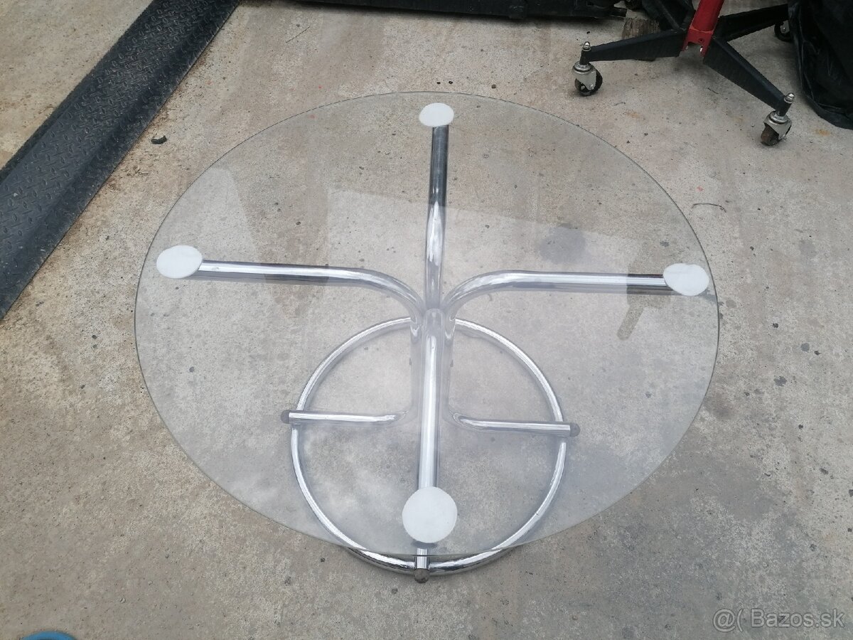 Stolíky a terasové sedenie