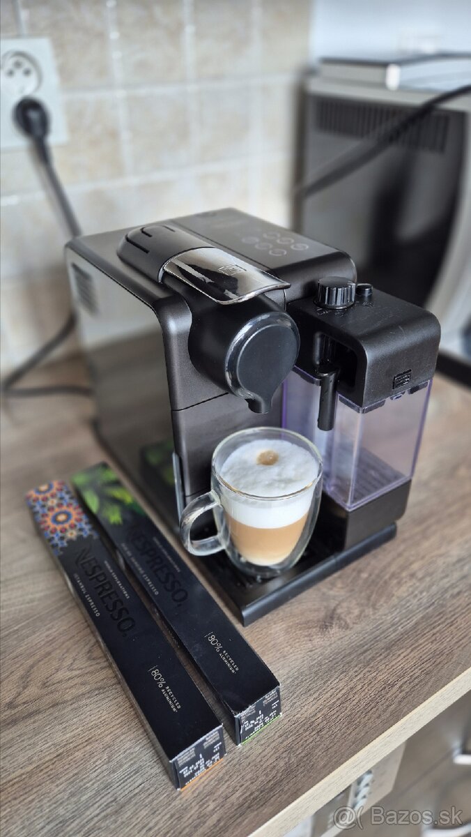 Pekný kávovar DeLonghi Nespresso Lattissima Touch