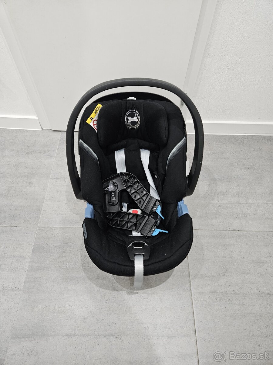 Cybex Aton 5 Isofix a adaptery na Thule urban glide