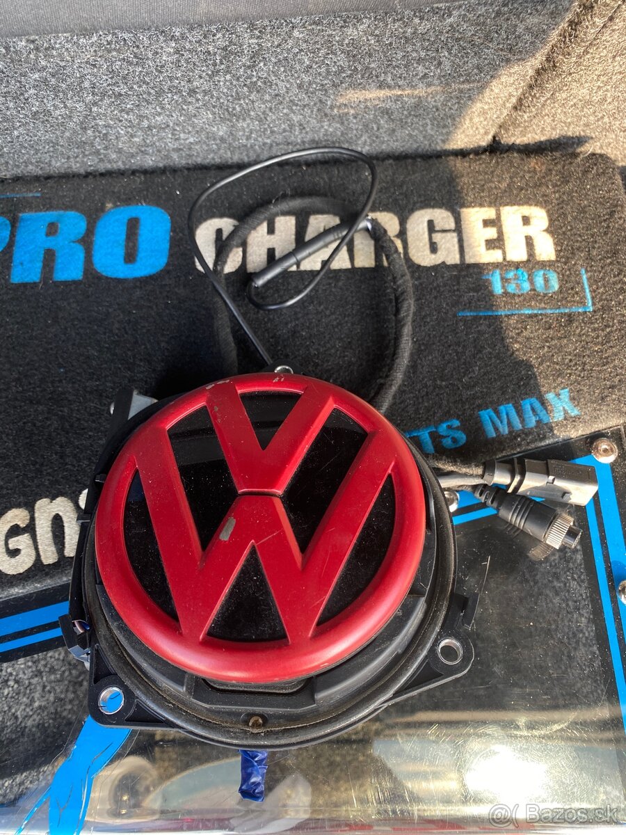 Cúvacia kamera v znaku VW Golf