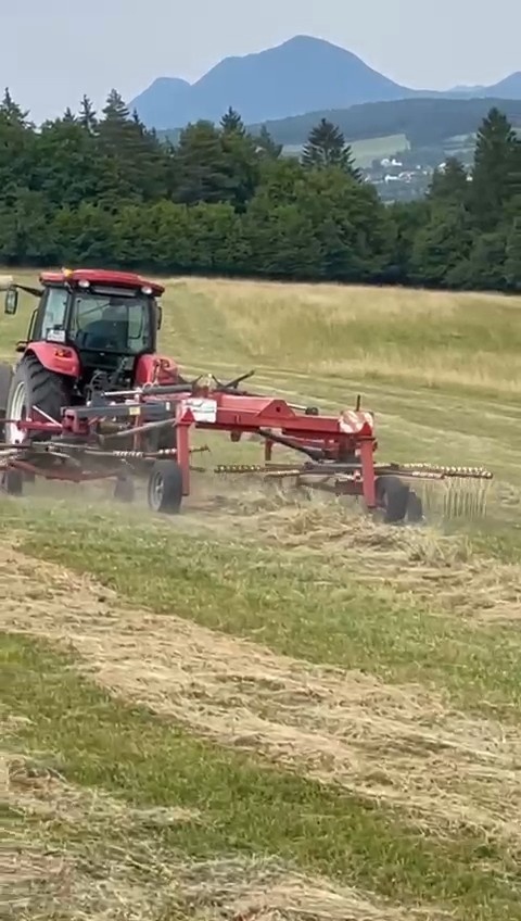 Predám dvojrotorový zhrnovač sena Rozmital