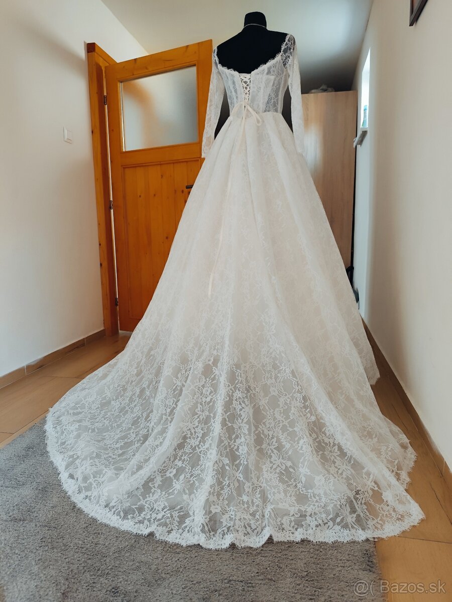 Čipkované svadobné šaty