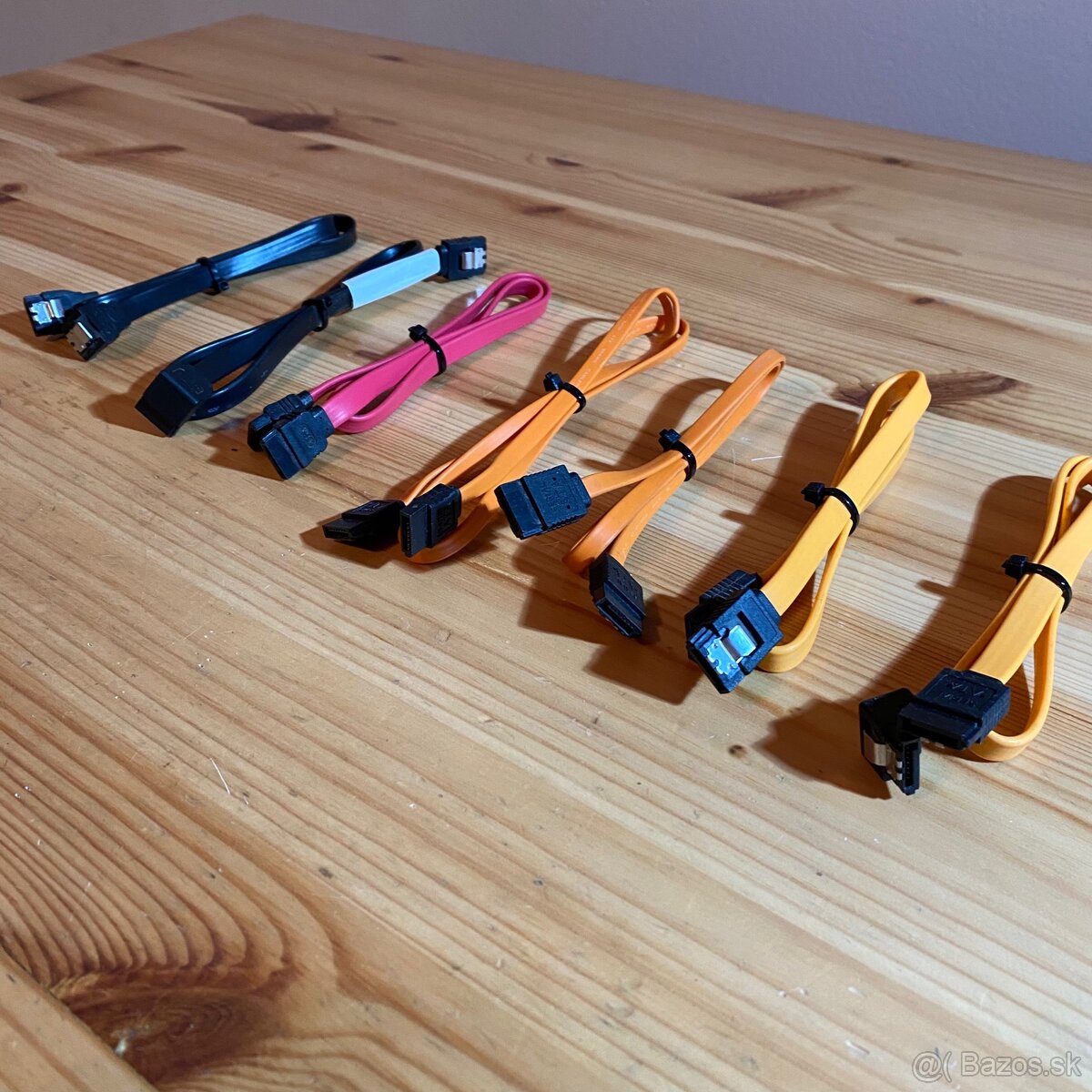 Predám – SATA dátové káble – rôzne typy (kusovky)